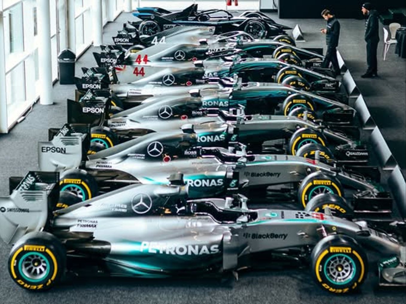 索伯车队碾压梅赛德斯，汉密尔顿点燃赛场