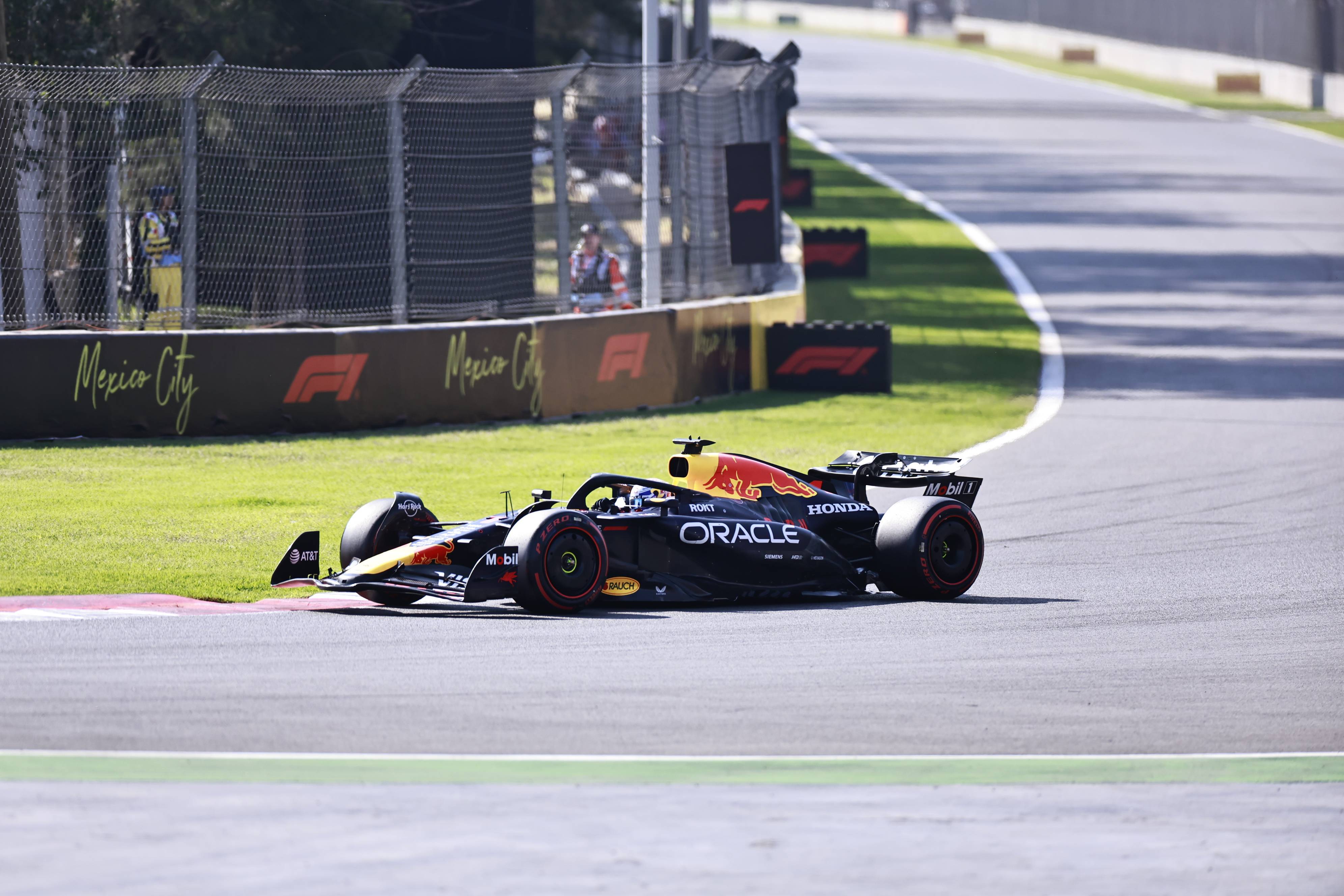 法拉利力克红牛二队，佩雷兹带队取胜