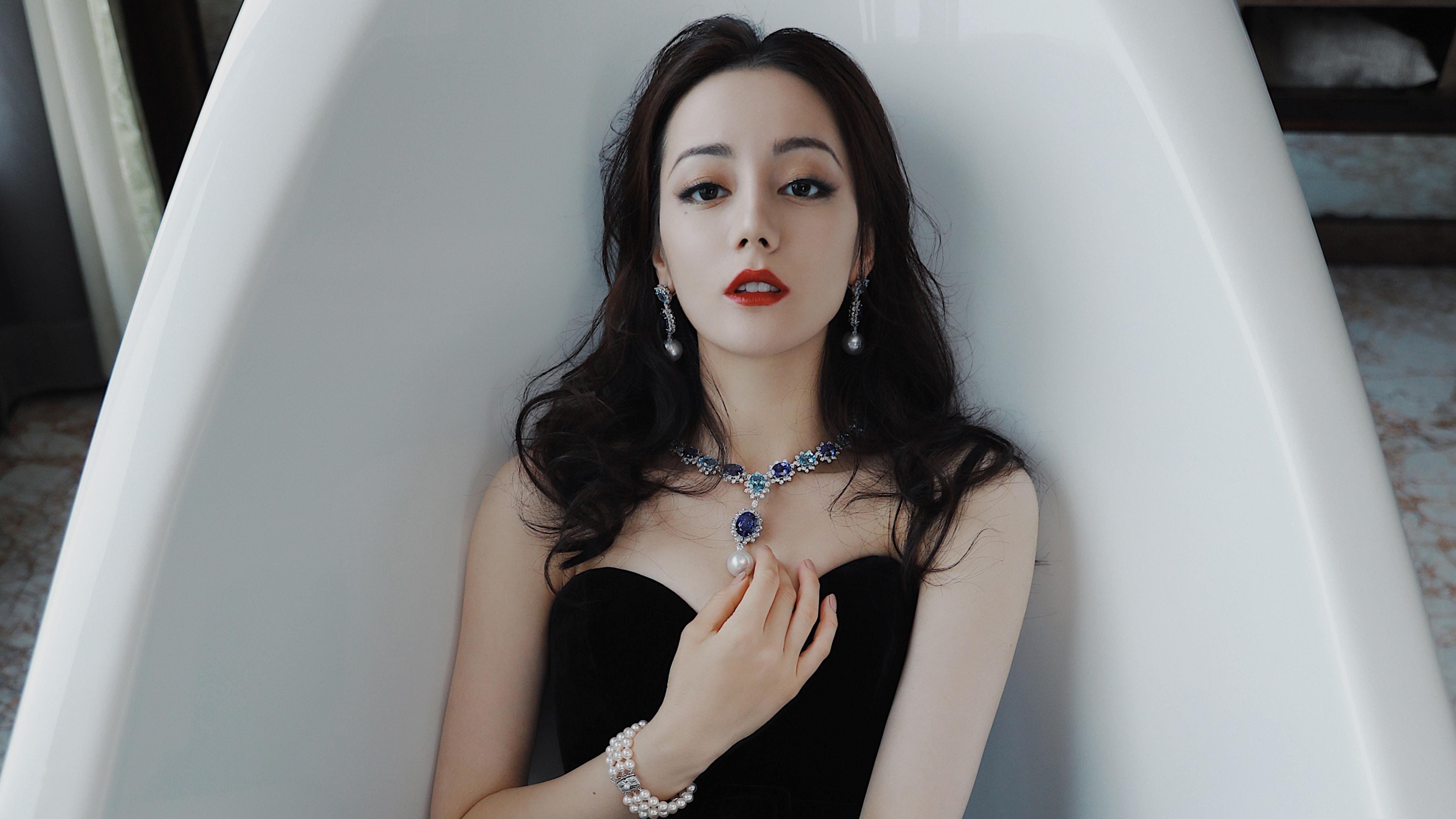 镜像之战，库里左手三分雨，鹈鹕右手绞杀局